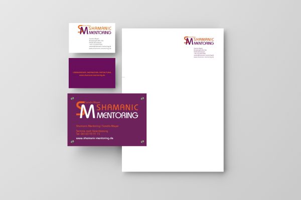 2022-1-Printdesign_Sandra-Mayer_Shamanic-Mentoring_Geschäftsausstattung_Visitenkarten_Briefbogen_Firmenschild